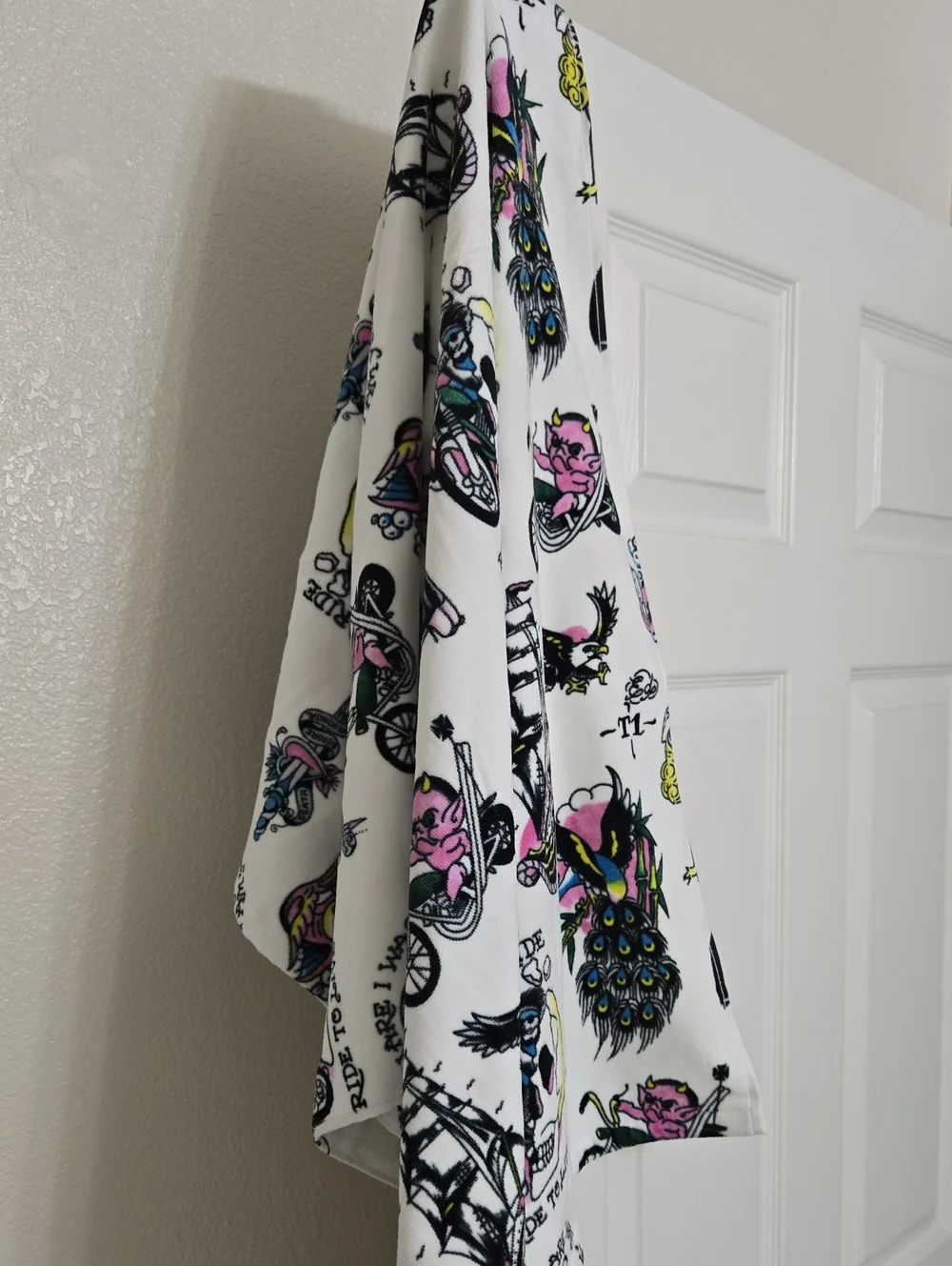 Ed Hardy White with Pink, Blue & Yellow Graphics Bath Towel Nwt